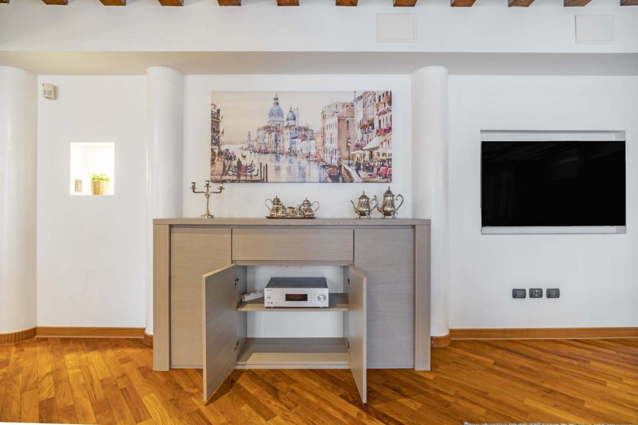 Tolentini Canal View & Terrace By Wonderful Italy Venesia Bagian luar foto